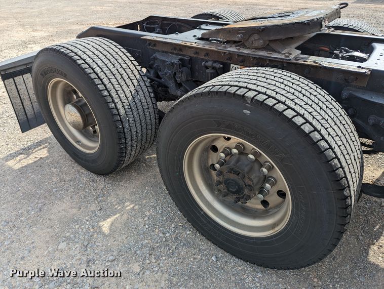 image for item MN9969 2019 Peterbilt 579  semi truck