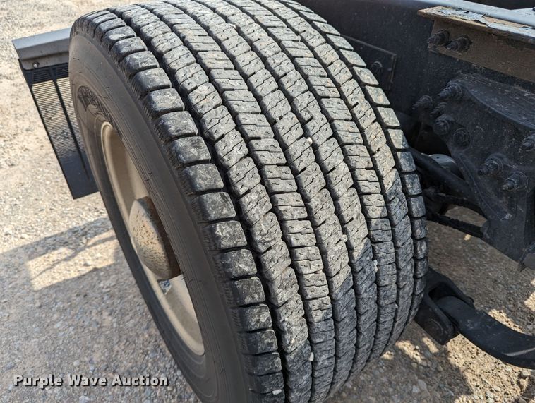 image for item MN9969 2019 Peterbilt 579  semi truck