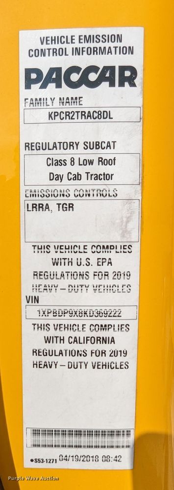 image for item MN9969 2019 Peterbilt 579  semi truck