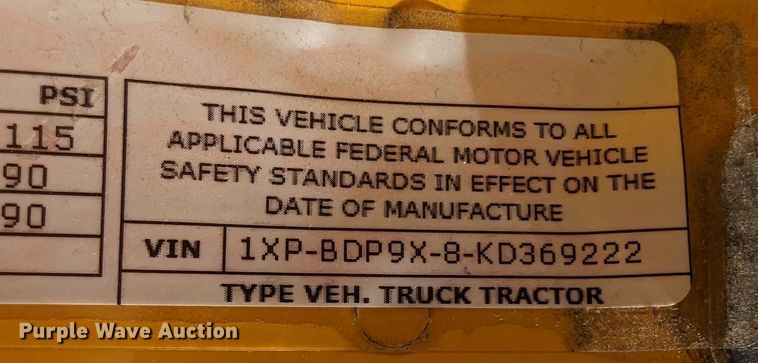 image for item MN9969 2019 Peterbilt 579  semi truck