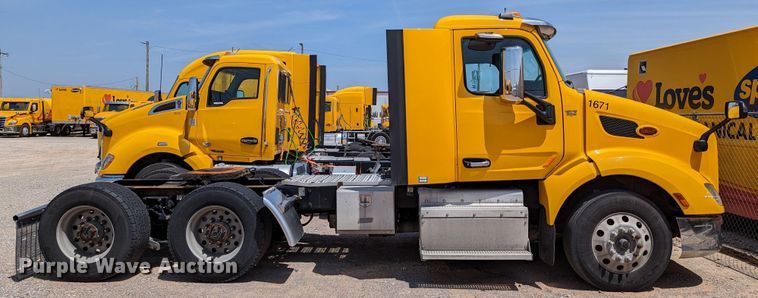 image for item MN9970 2016 Peterbilt 579  semi truck