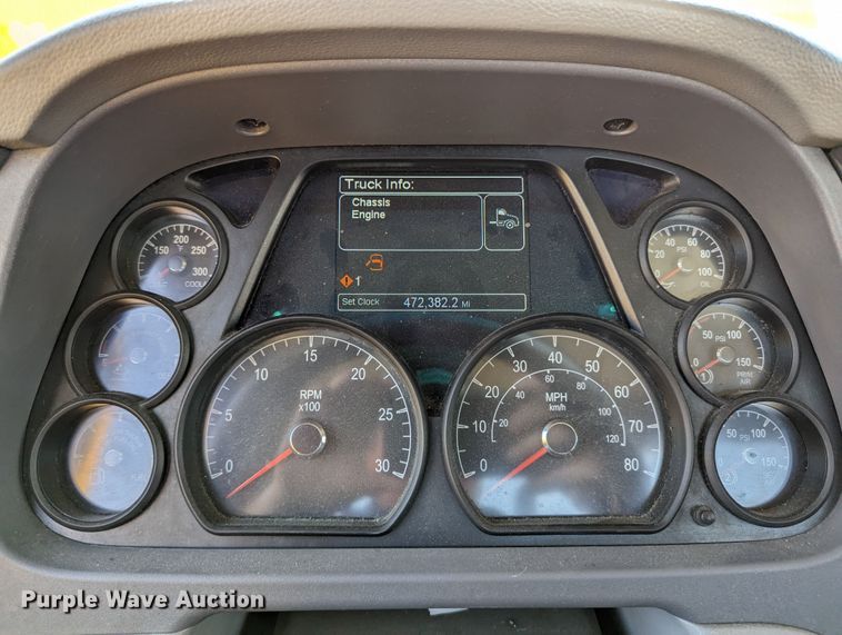 image for item MN9970 2016 Peterbilt 579  semi truck