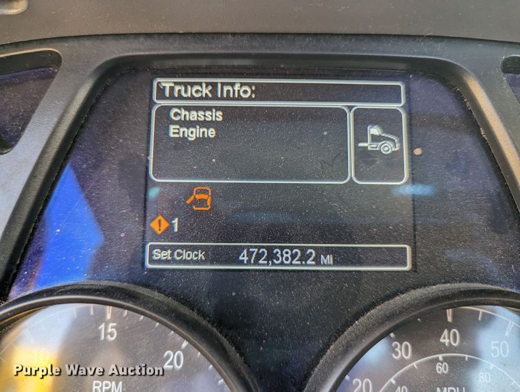 image for item MN9970 2016 Peterbilt 579  semi truck