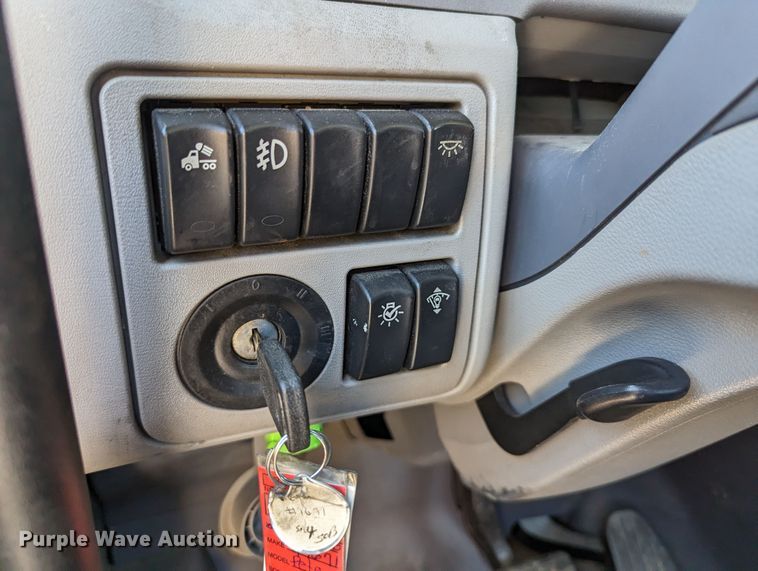 image for item MN9970 2016 Peterbilt 579  semi truck