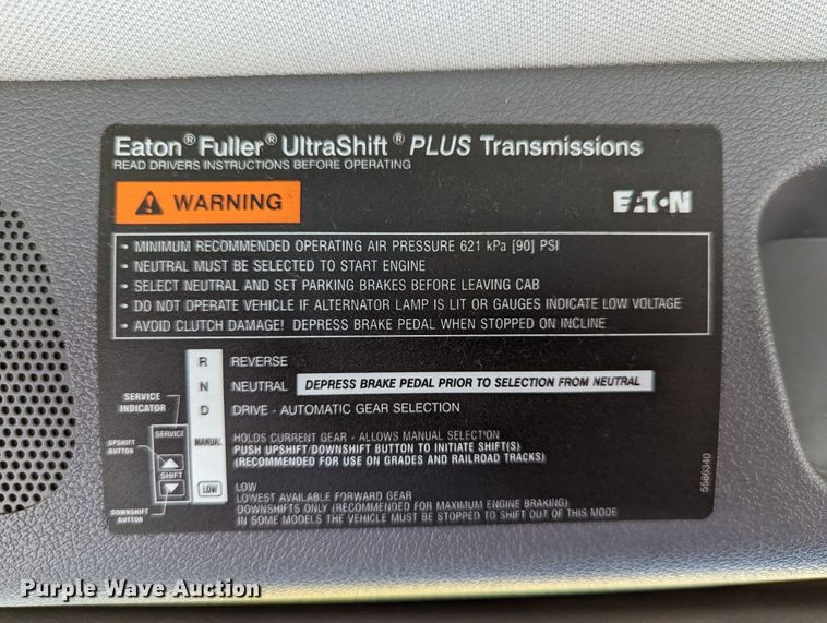 image for item MN9970 2016 Peterbilt 579  semi truck