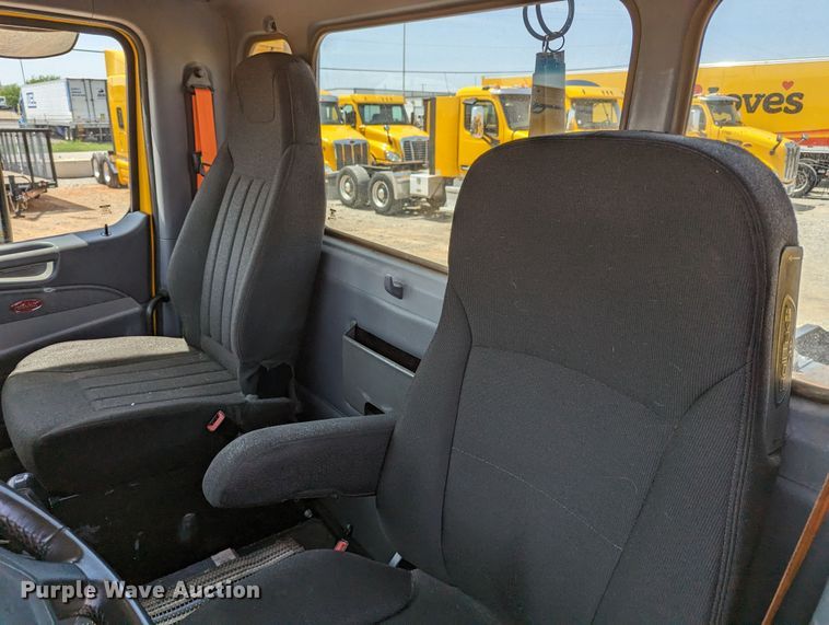 image for item MN9970 2016 Peterbilt 579  semi truck