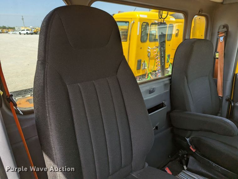 image for item MN9970 2016 Peterbilt 579  semi truck