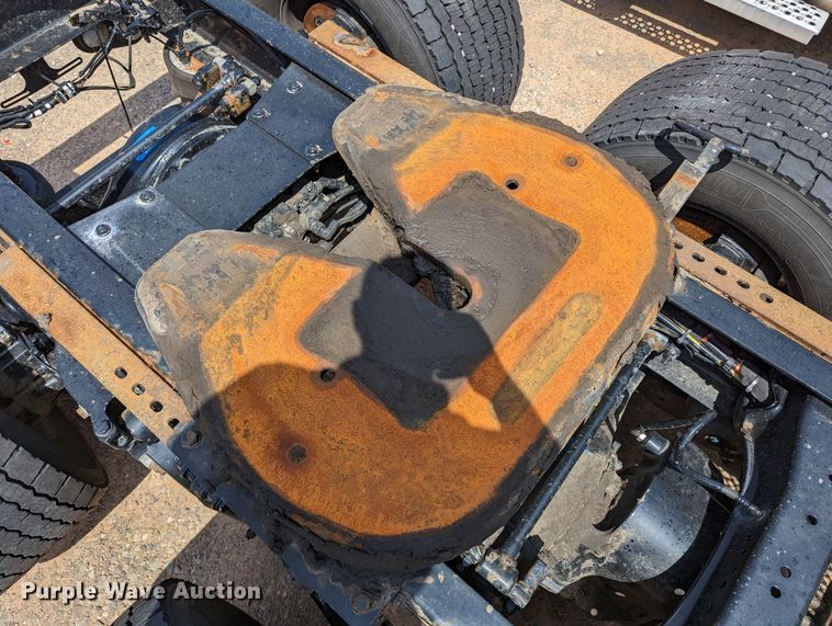 image for item MN9970 2016 Peterbilt 579  semi truck