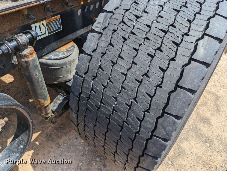 image for item MN9970 2016 Peterbilt 579  semi truck