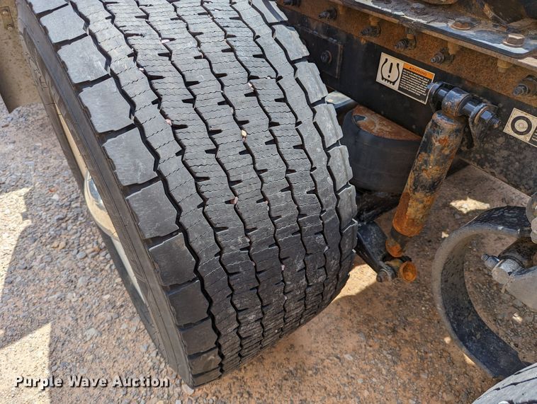 image for item MN9970 2016 Peterbilt 579  semi truck