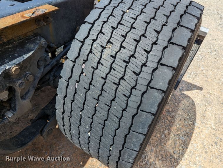 image for item MN9970 2016 Peterbilt 579  semi truck