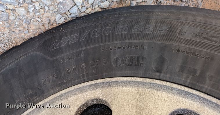 image for item MN9970 2016 Peterbilt 579  semi truck