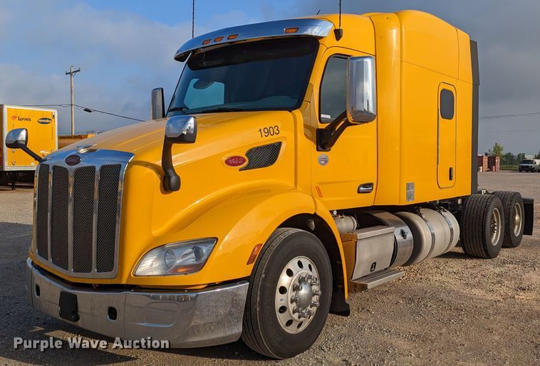 image for item MN9971 2019 Peterbilt 579  semi truck