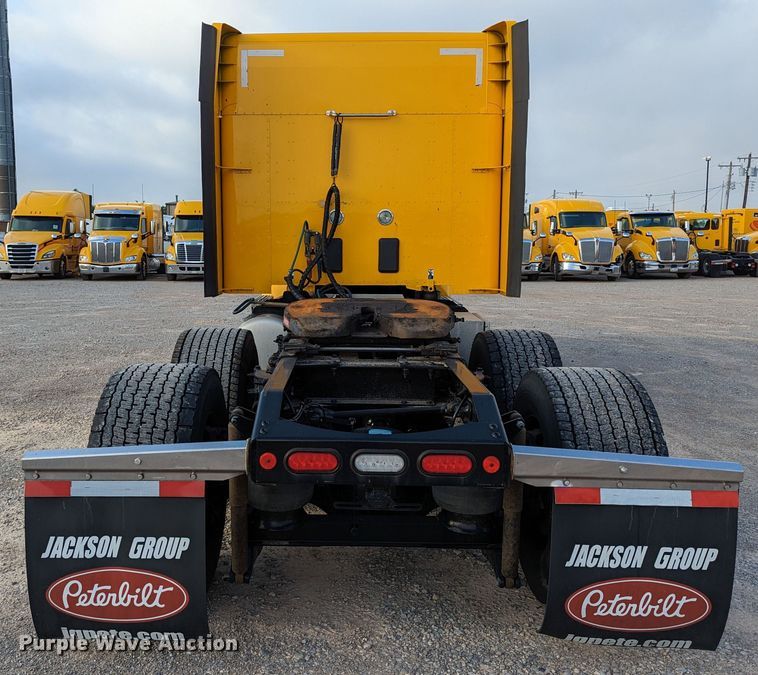 image for item MN9971 2019 Peterbilt 579  semi truck