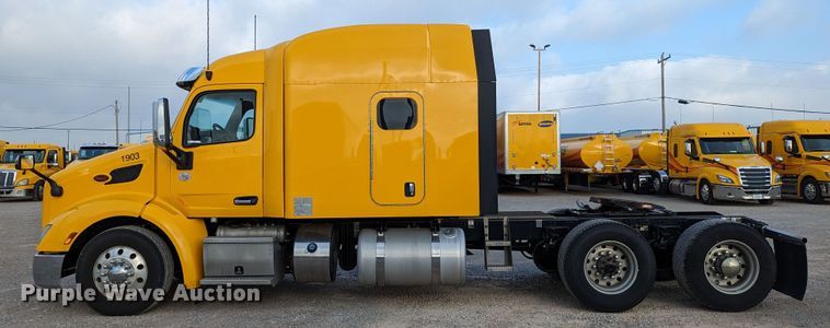 image for item MN9971 2019 Peterbilt 579  semi truck