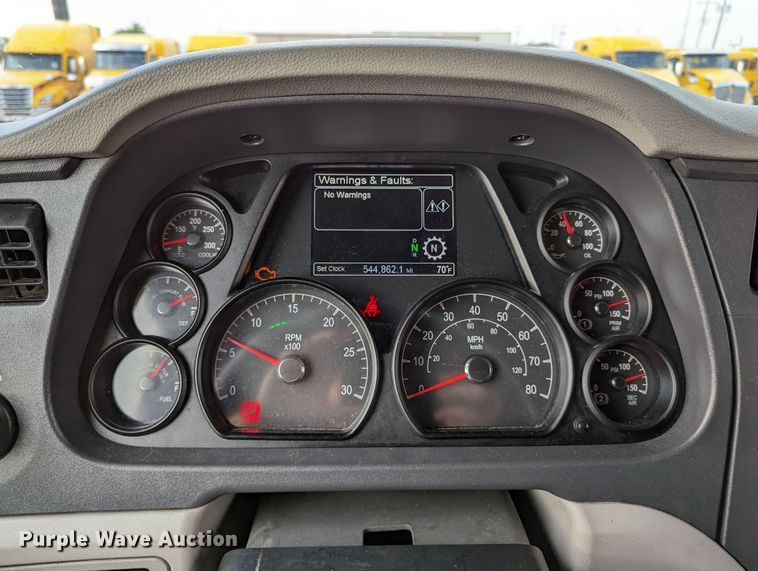 image for item MN9971 2019 Peterbilt 579  semi truck