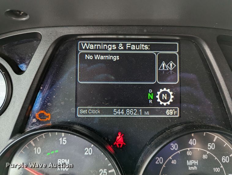 image for item MN9971 2019 Peterbilt 579  semi truck