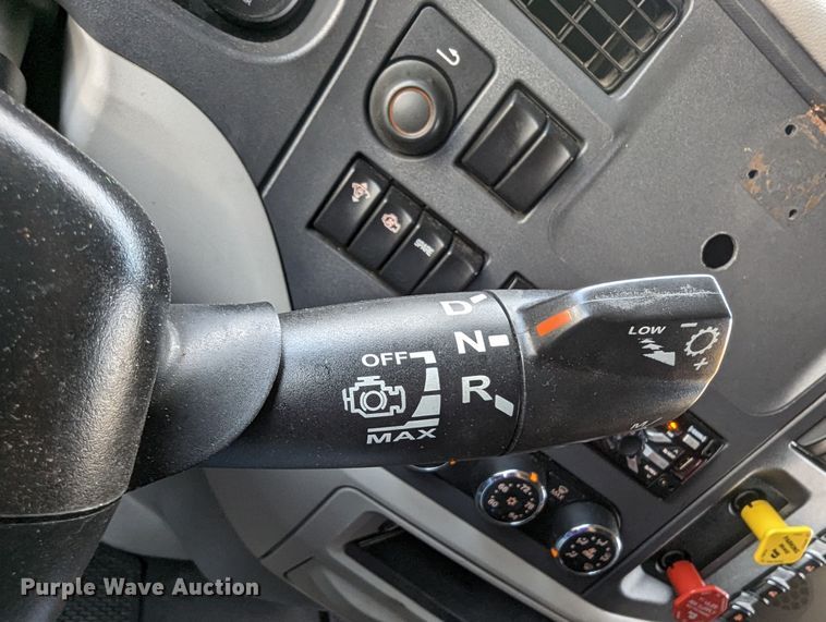 image for item MN9971 2019 Peterbilt 579  semi truck