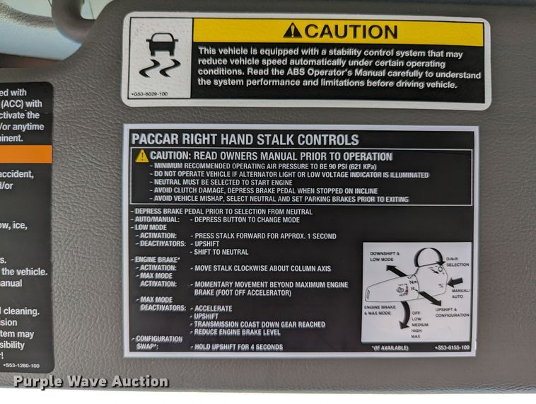 image for item MN9971 2019 Peterbilt 579  semi truck