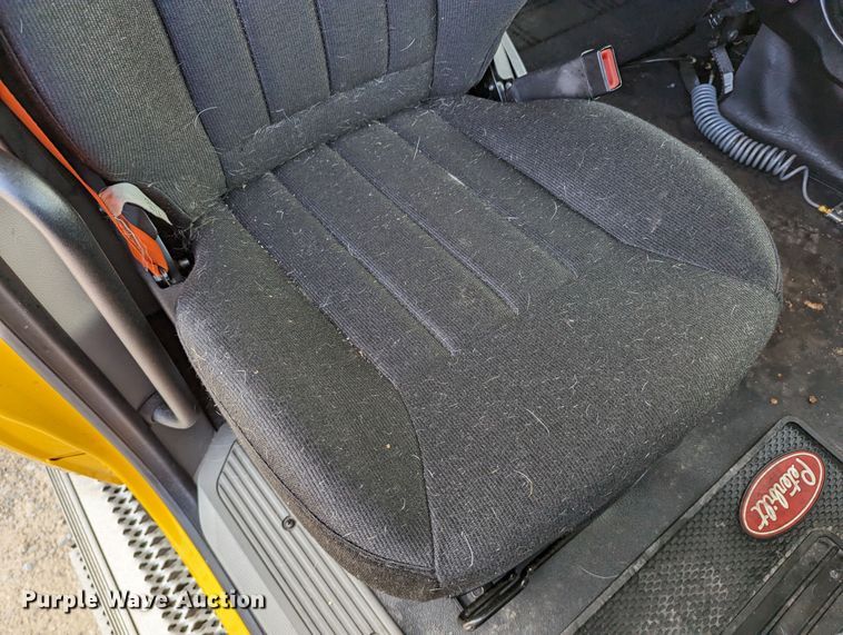 image for item MN9971 2019 Peterbilt 579  semi truck