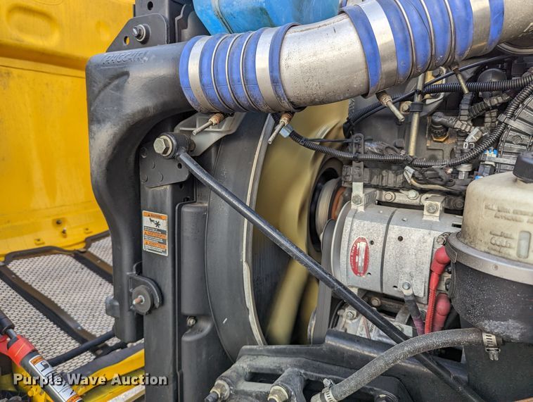 image for item MN9971 2019 Peterbilt 579  semi truck