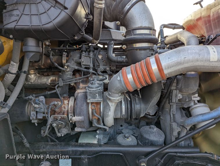 image for item MN9971 2019 Peterbilt 579  semi truck