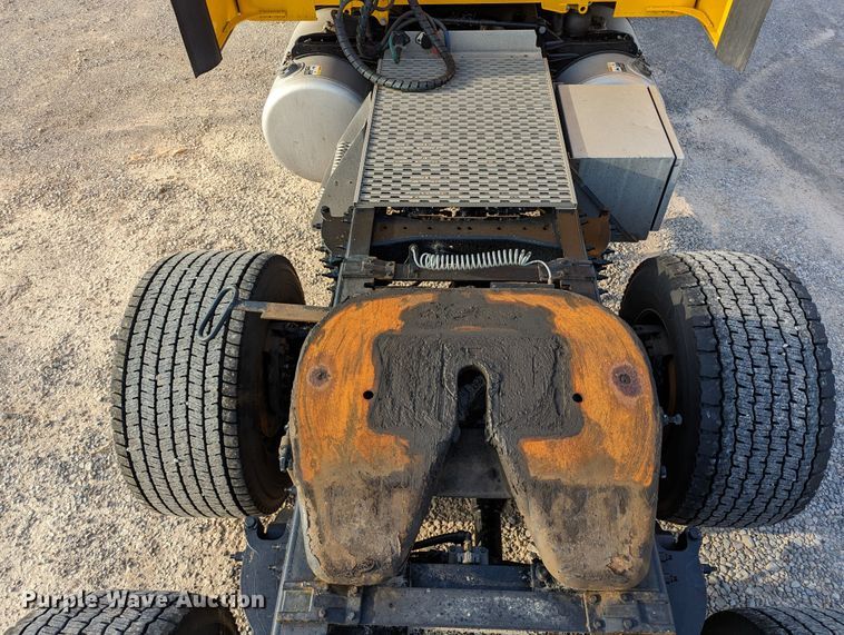 image for item MN9971 2019 Peterbilt 579  semi truck