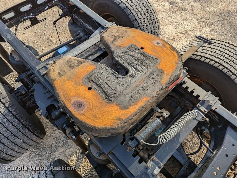 image for item MN9971 2019 Peterbilt 579  semi truck