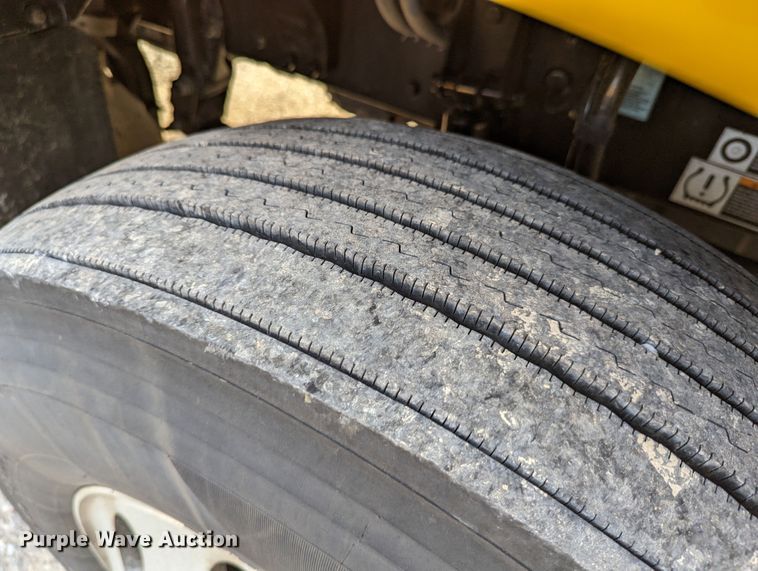 image for item MN9971 2019 Peterbilt 579  semi truck