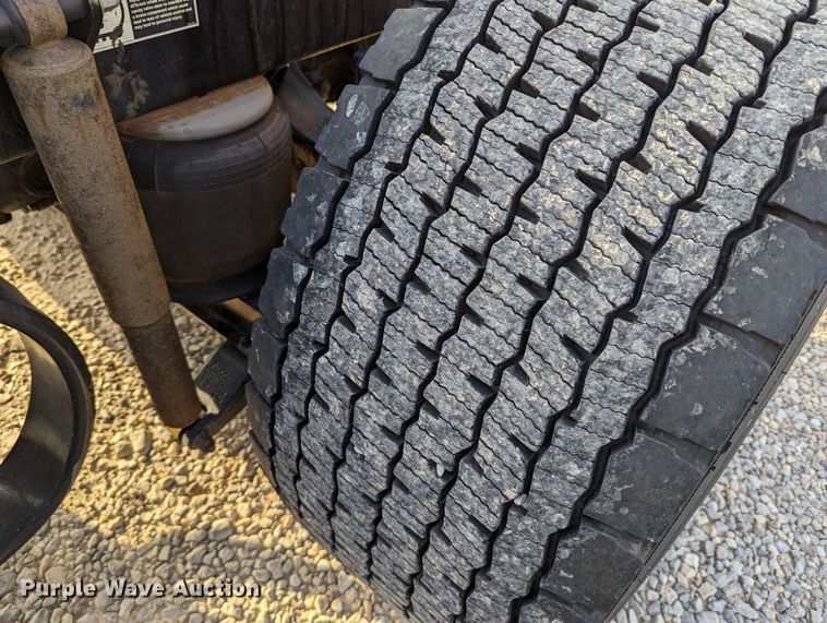 image for item MN9971 2019 Peterbilt 579  semi truck