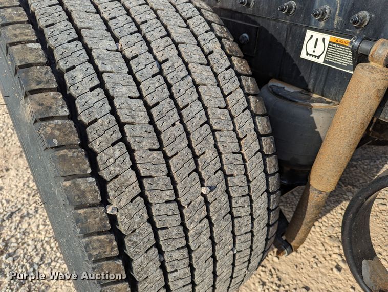 image for item MN9971 2019 Peterbilt 579  semi truck