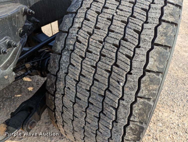 image for item MN9971 2019 Peterbilt 579  semi truck