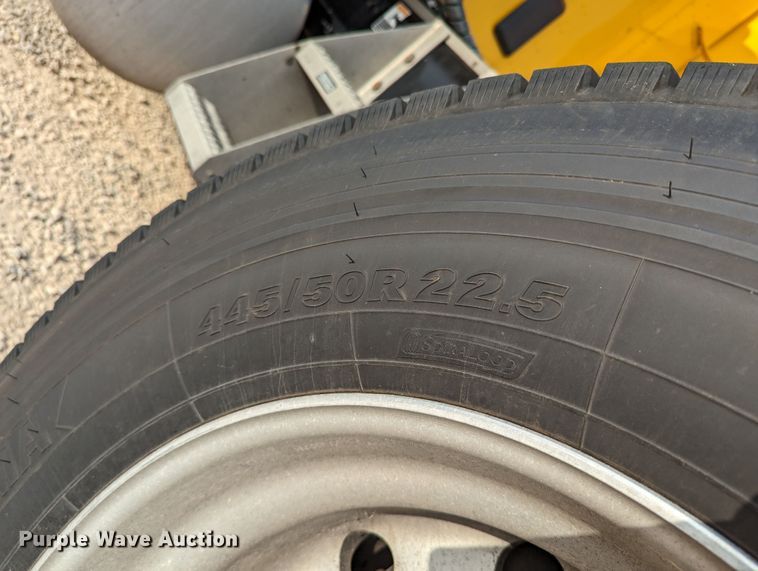 image for item MN9971 2019 Peterbilt 579  semi truck