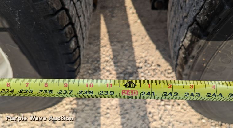 image for item MN9971 2019 Peterbilt 579  semi truck