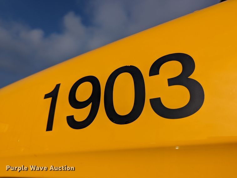 image for item MN9971 2019 Peterbilt 579  semi truck