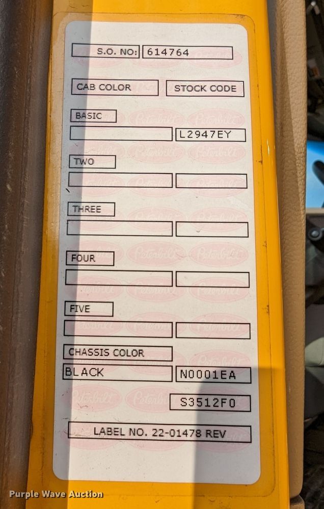 image for item MN9971 2019 Peterbilt 579  semi truck