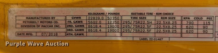 image for item MN9971 2019 Peterbilt 579  semi truck