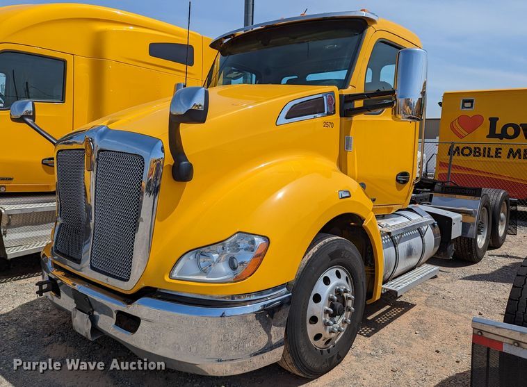 image for item MN9972 2019 Kenworth T680  semi truck