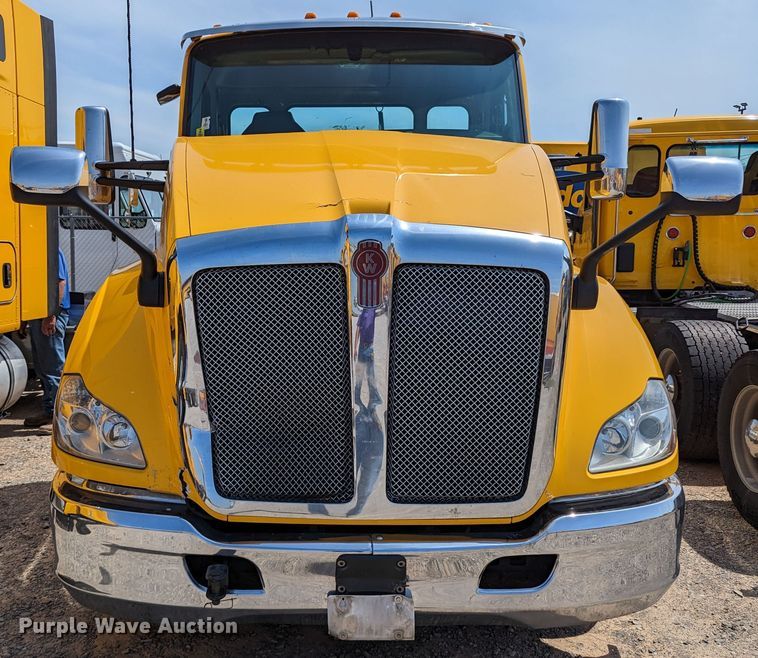 image for item MN9972 2019 Kenworth T680  semi truck