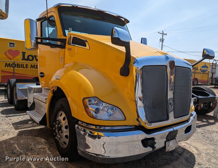 image for item MN9972 2019 Kenworth T680  semi truck