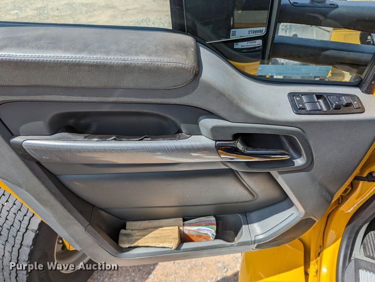 image for item MN9972 2019 Kenworth T680  semi truck