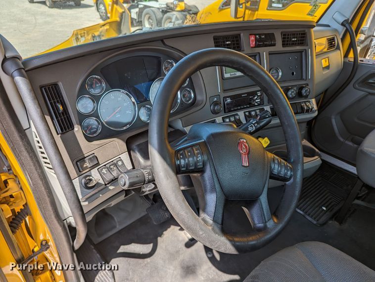 image for item MN9972 2019 Kenworth T680  semi truck