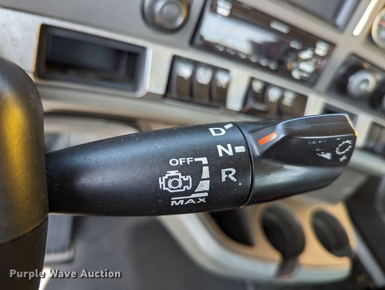 image for item MN9972 2019 Kenworth T680  semi truck