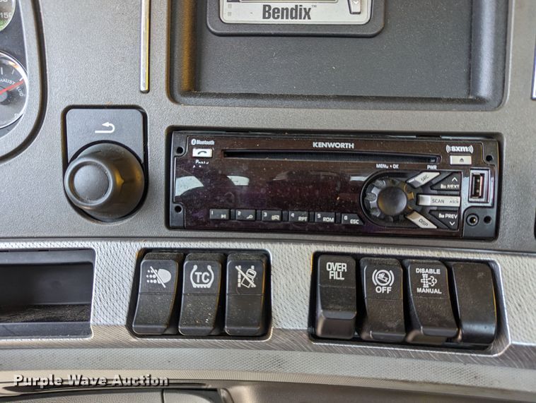 image for item MN9972 2019 Kenworth T680  semi truck