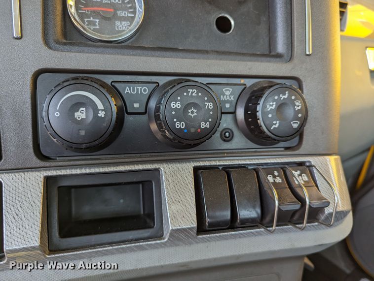 image for item MN9972 2019 Kenworth T680  semi truck