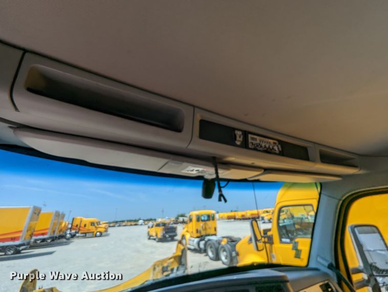 image for item MN9972 2019 Kenworth T680  semi truck