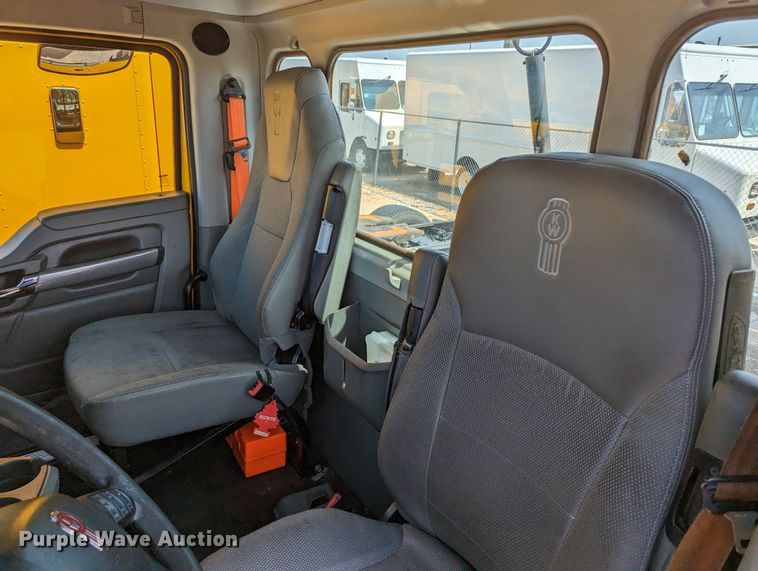 image for item MN9972 2019 Kenworth T680  semi truck