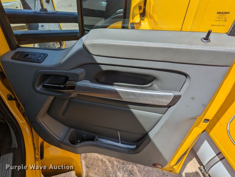 image for item MN9972 2019 Kenworth T680  semi truck