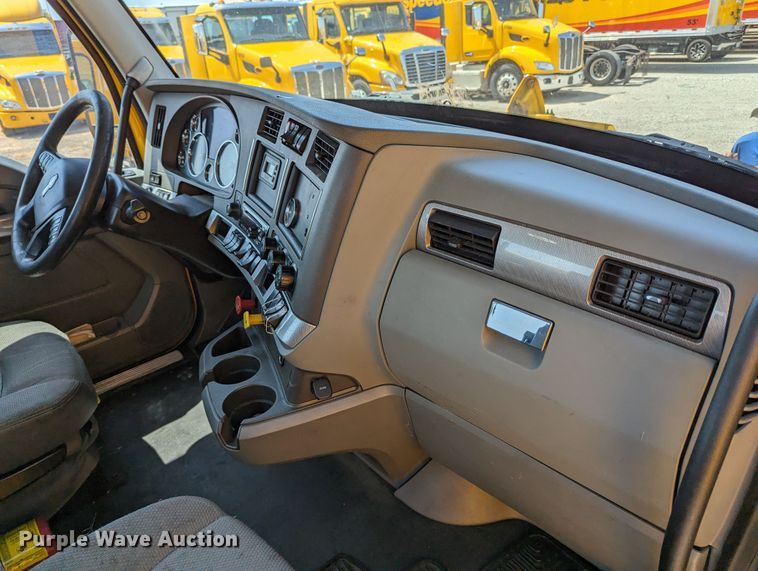 image for item MN9972 2019 Kenworth T680  semi truck