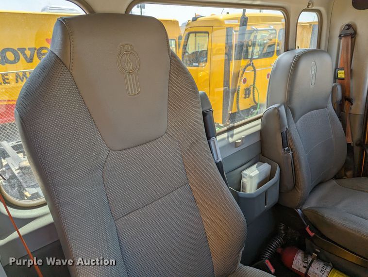 image for item MN9972 2019 Kenworth T680  semi truck